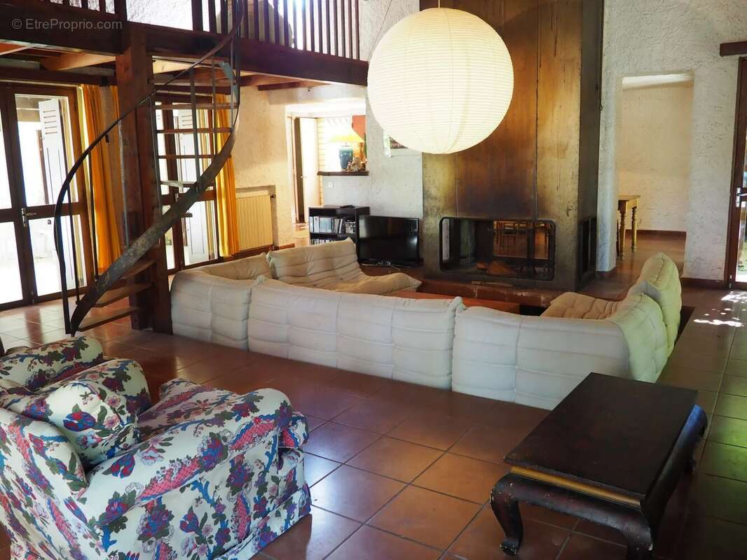 Maison à LA GARDE-FREINET