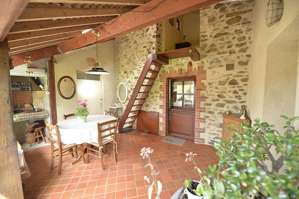 Maison à FROMENTIERES