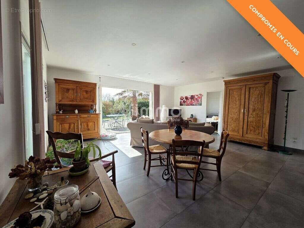 Maison à AMBARES-ET-LAGRAVE