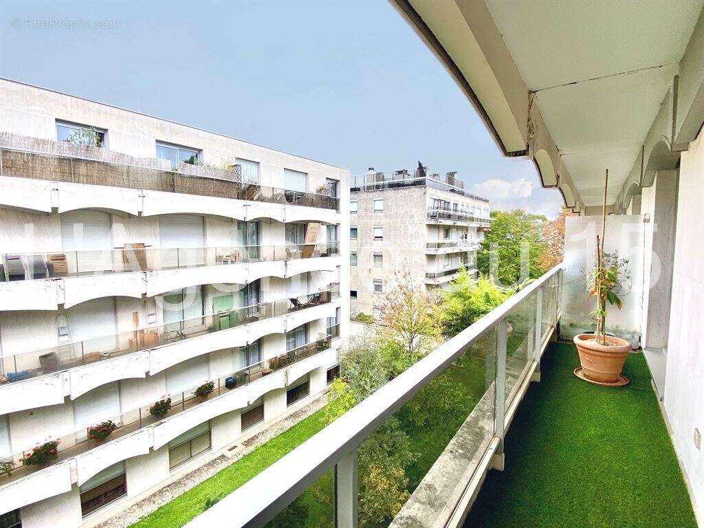 Appartement à NEUILLY-SUR-SEINE