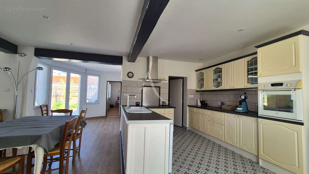 Maison en pierre rénovée de 137m2 - photo 3
