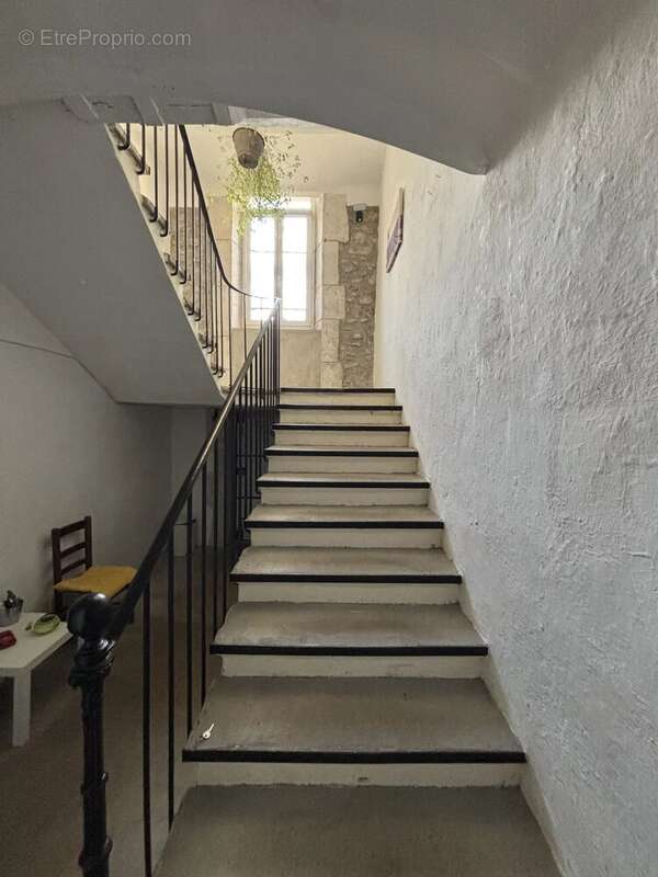 Appartement à MEYRANNES
