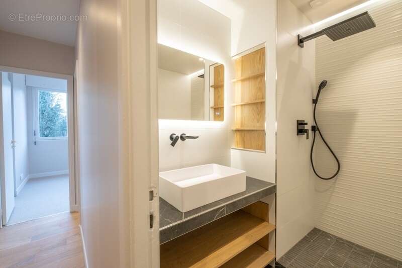 Appartement à MARNES-LA-COQUETTE