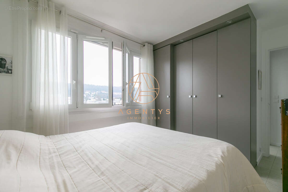 Appartement à SAINT-MAUR-DES-FOSSES