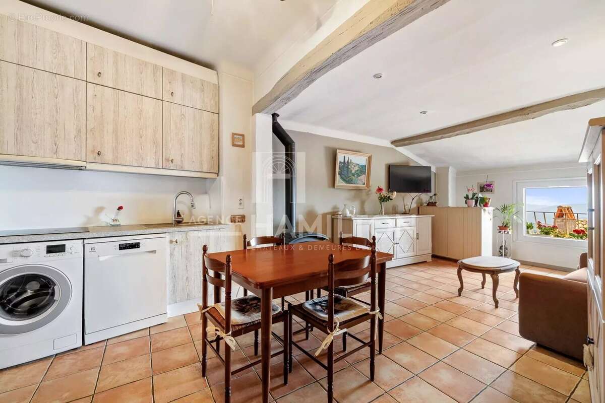 Appartement à CHATEAUNEUF-GRASSE