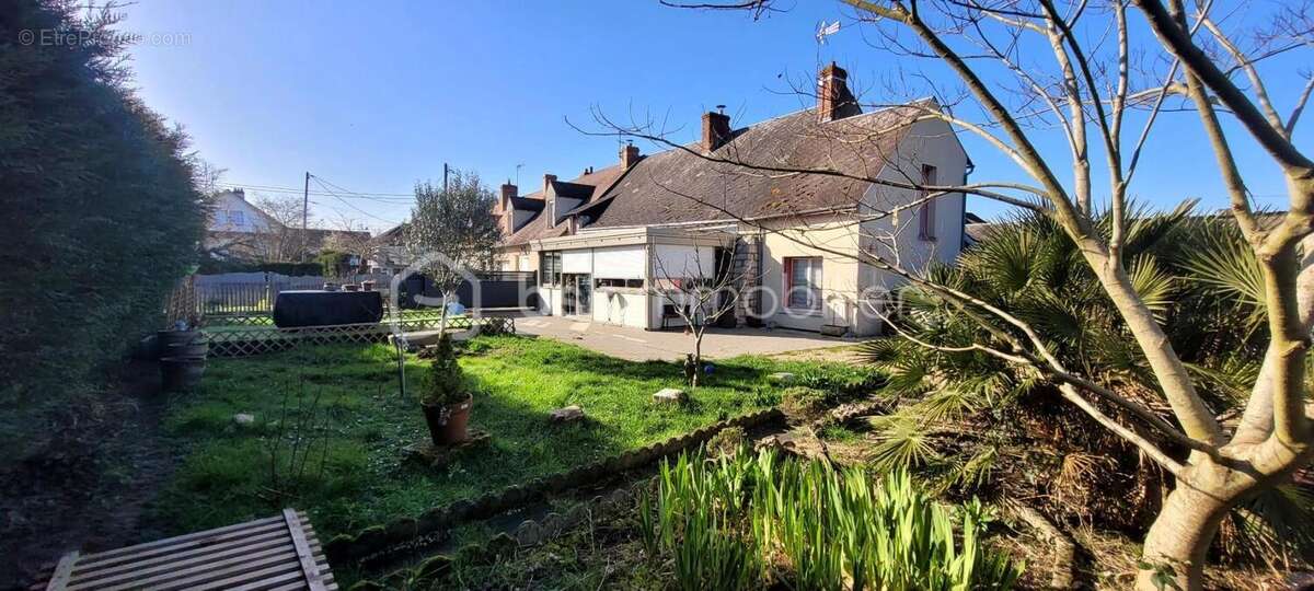 Maison à LA CHAPELLE-SAINT-MESMIN