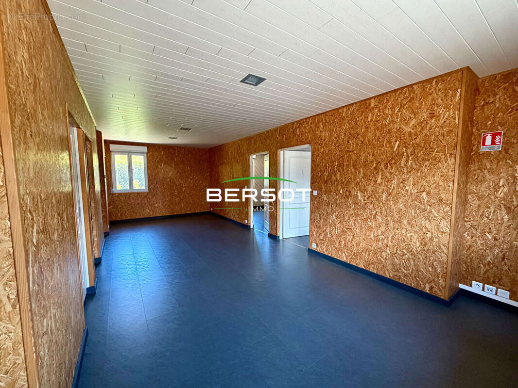 Local commercial 160 m²  Garage  Fort potentiel  Pierrefontaine-les-Varans - photo 2