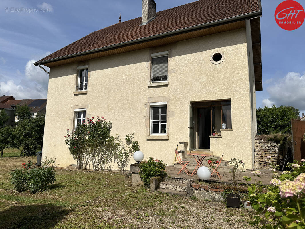 Maison à SERRE-LES-SAPINS