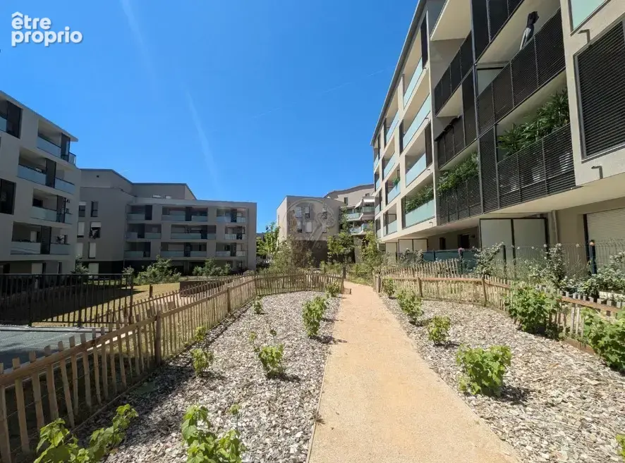 Brignais - Appartement T3 récent avec balcon et garage double - photo 13