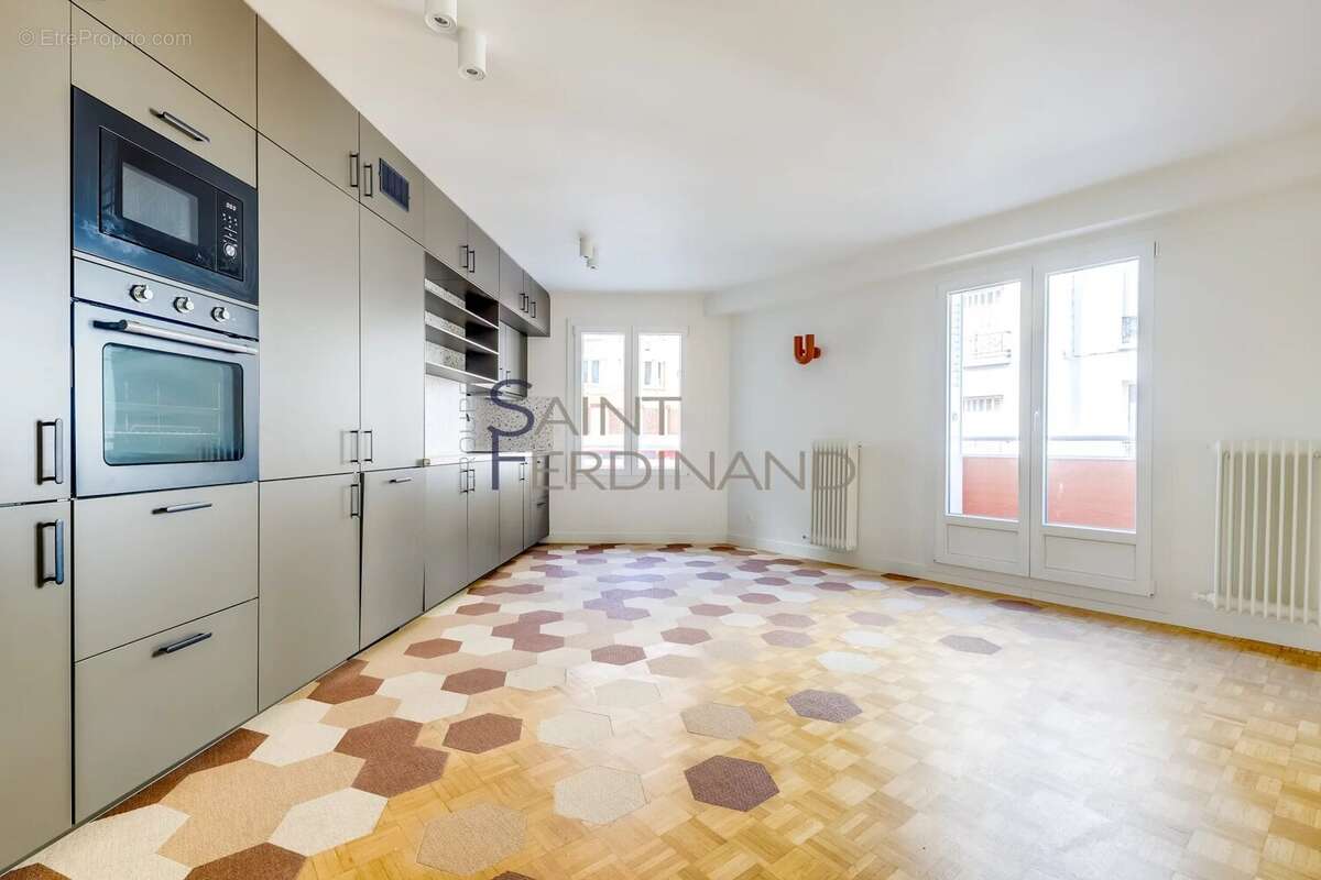 Appartement à PARIS-18E