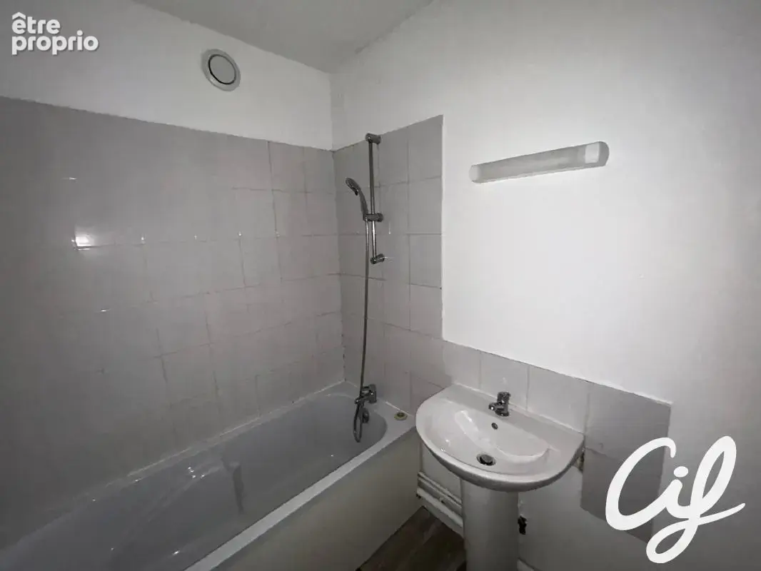 Appartement T3 SOTTEVILLE LES ROUEN - 70.2 m2  100 000 Euros - photo 5