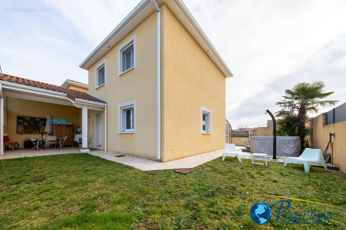 Maison à VEAUCHE