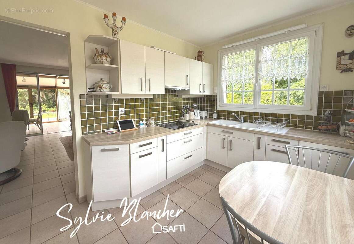 Maison 175 m² à Fontaine-Etoupefour  - photo 6