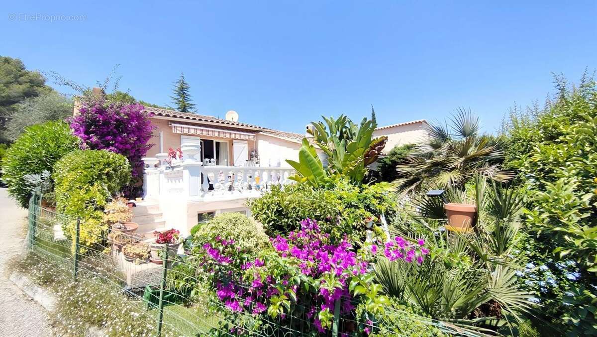 Maison à VALLAURIS