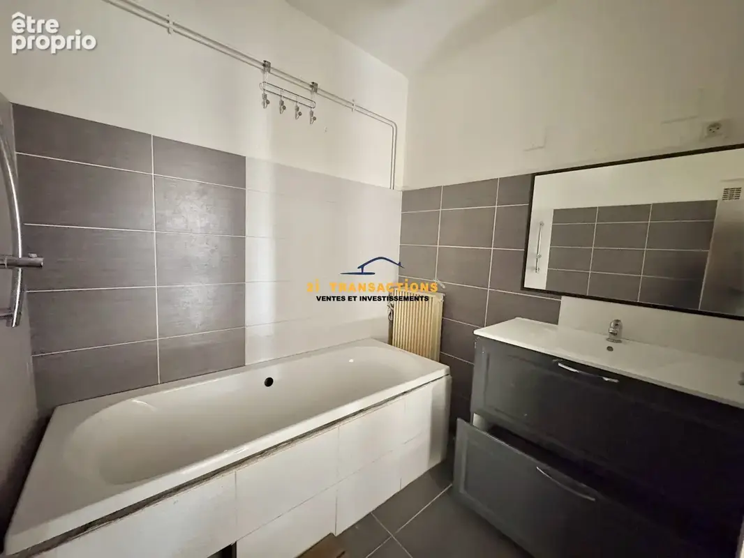 Appartement 96 m² à Saint-Etienne  - photo 6