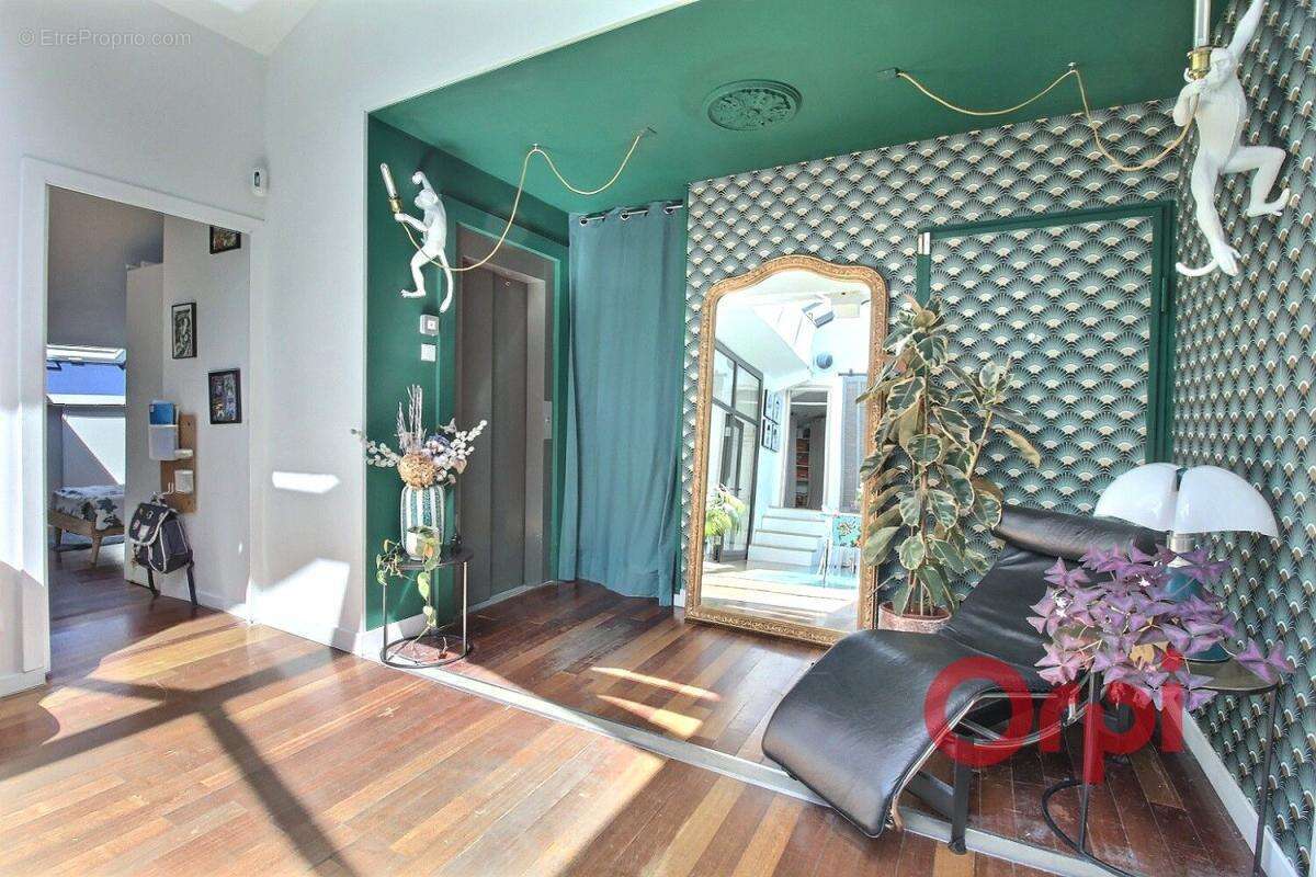 Appartement à MARSEILLE-4E