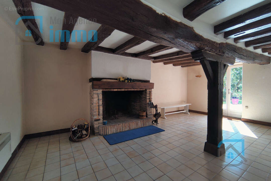 A Mehun-sur-Yèvre  - Maison en pierres 4 chambre + grande dépendance - Terrain en bordure de rivière - photo 2