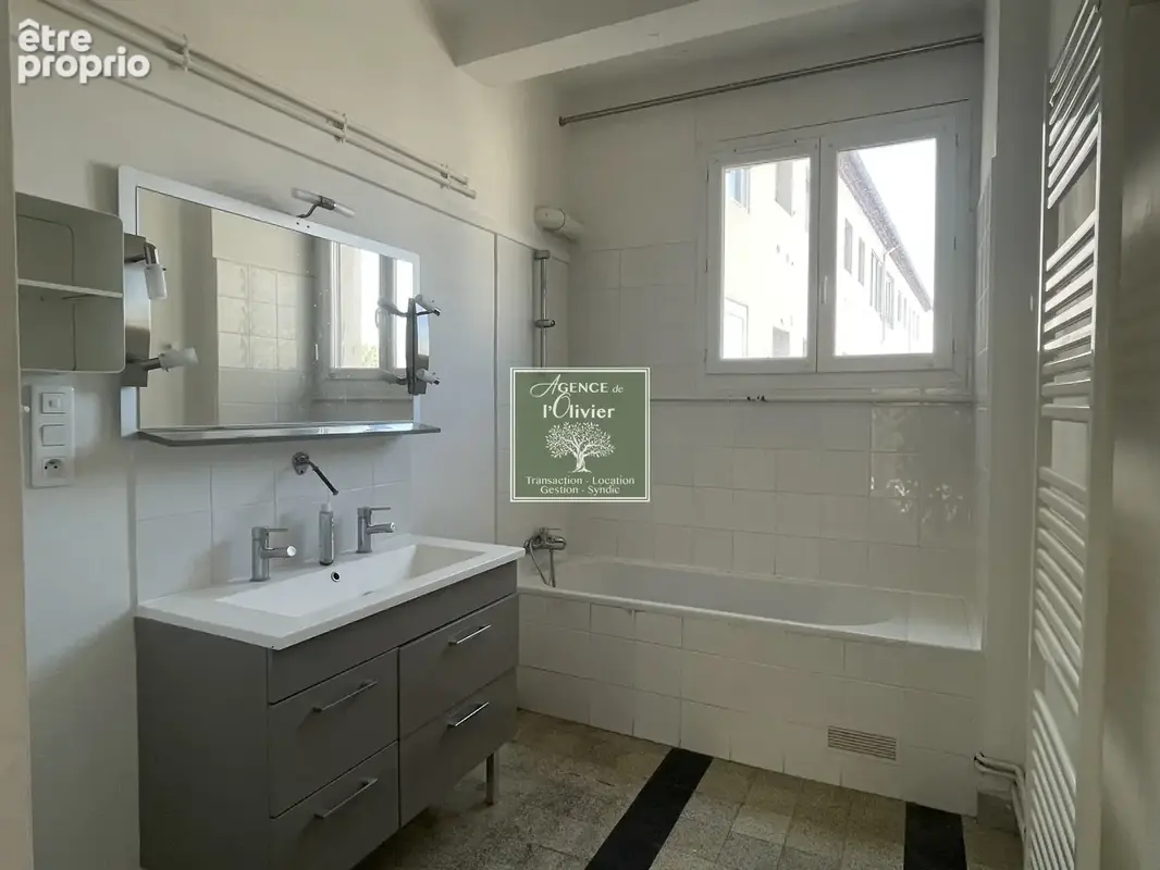 ARLES TRINQUETAILLE - Appartement de 120 m2 - 3 chambres - Balcon - Cave et parking - photo 6