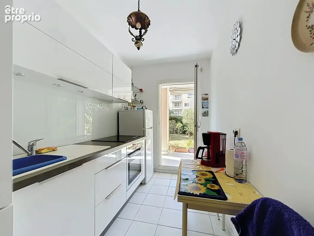 Cannes rez-de-jardin : 2 pieces 49,86 m² + cave + garage ferme - photo 8