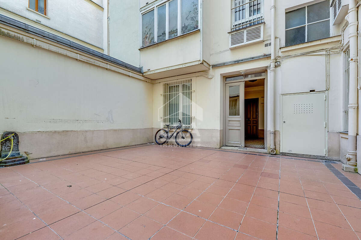 Appartement à PARIS-17E