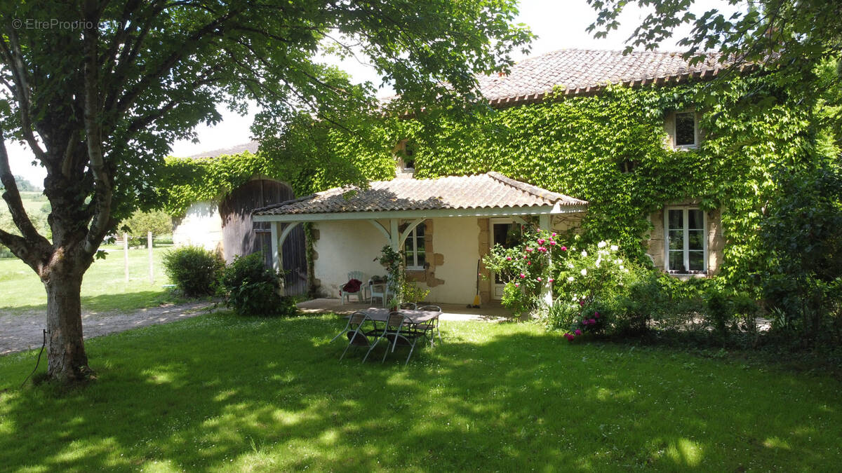 Maison à LAMOTHE-LANDERRON