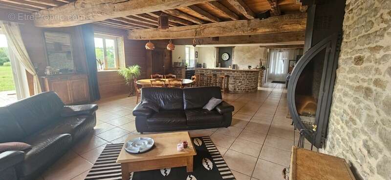 Maison à VIC-DE-CHASSENAY