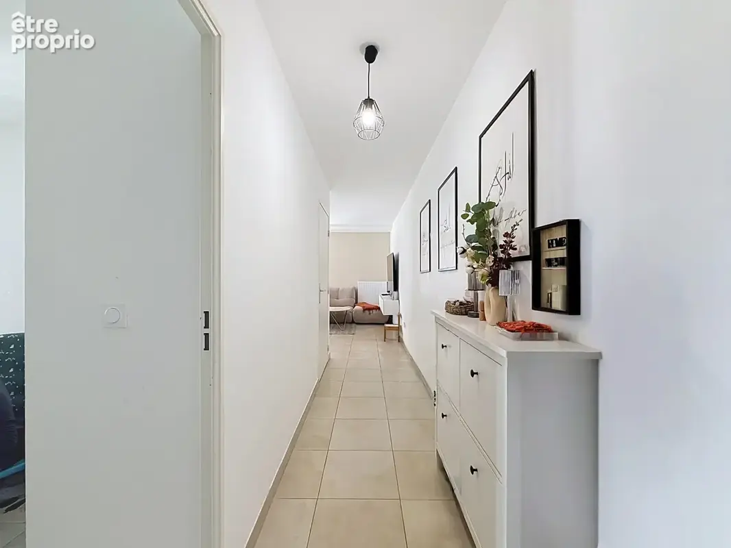 Appartement T3 au troisième étage avec terrasse et parking - photo 3