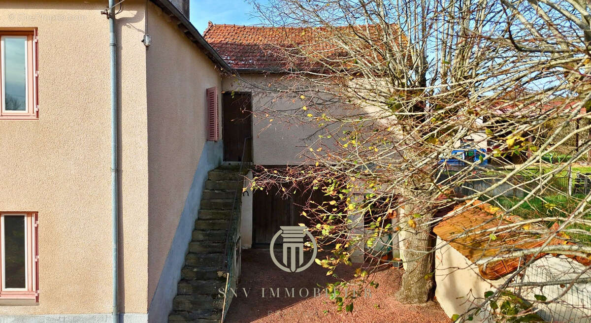 Maison à BOURG-LE-COMTE