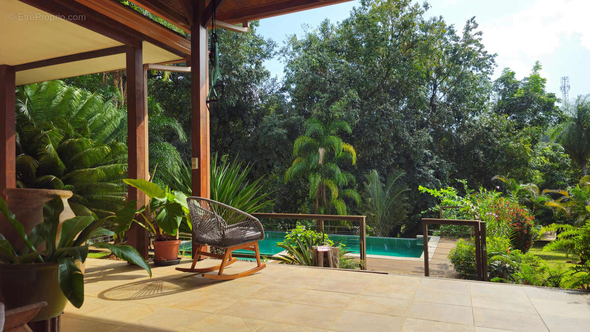 Maison à REMIRE-MONTJOLY