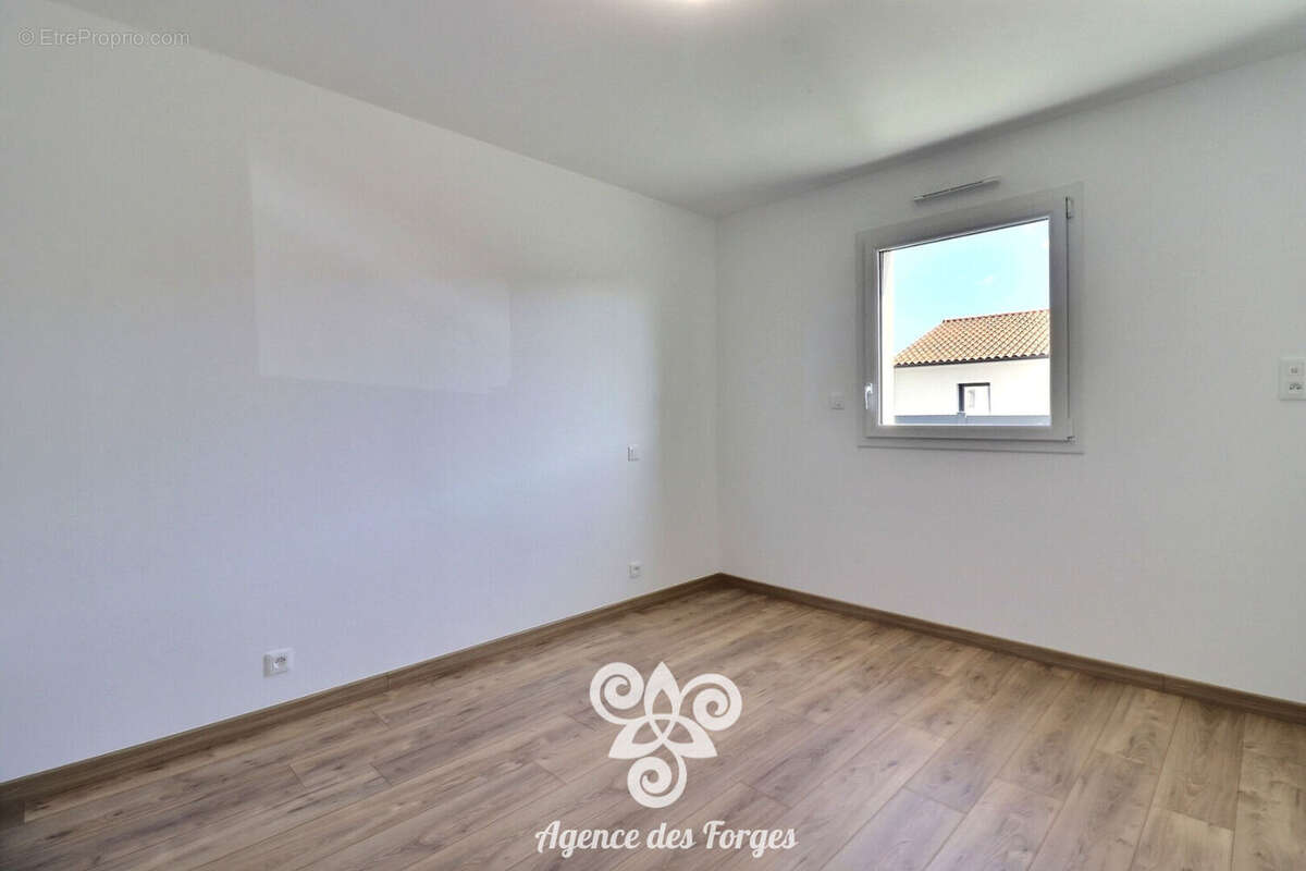 Maison à SAINT-MACAIRE-EN-MAUGES