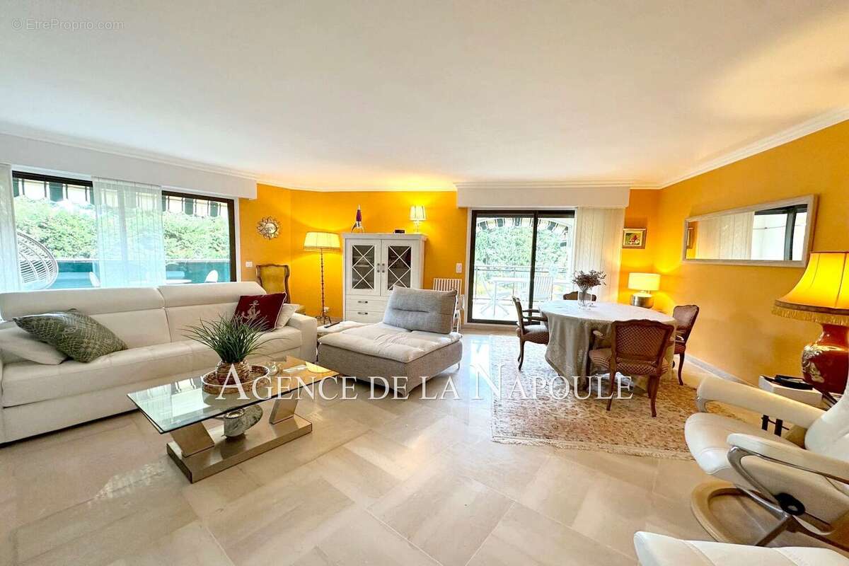 Appartement à MANDELIEU-LA-NAPOULE