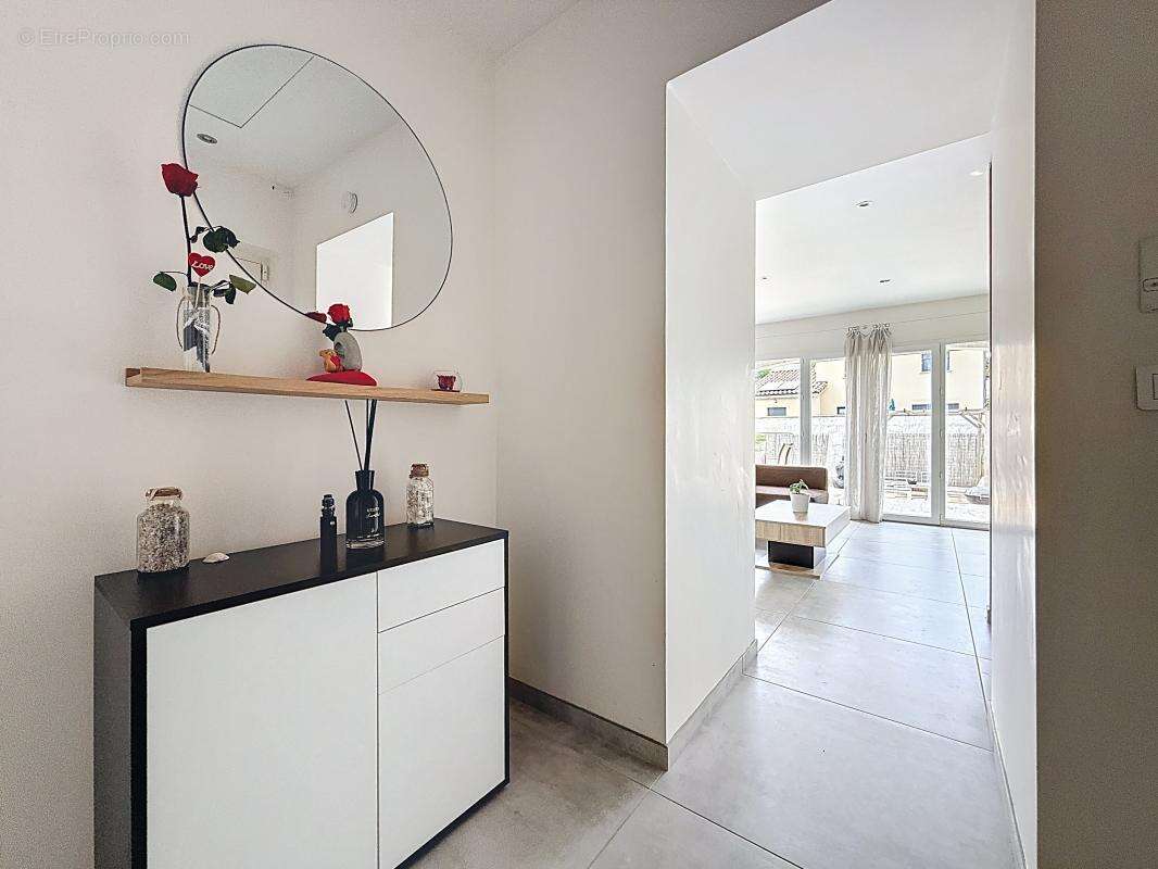 Appartement à REVENTIN-VAUGRIS