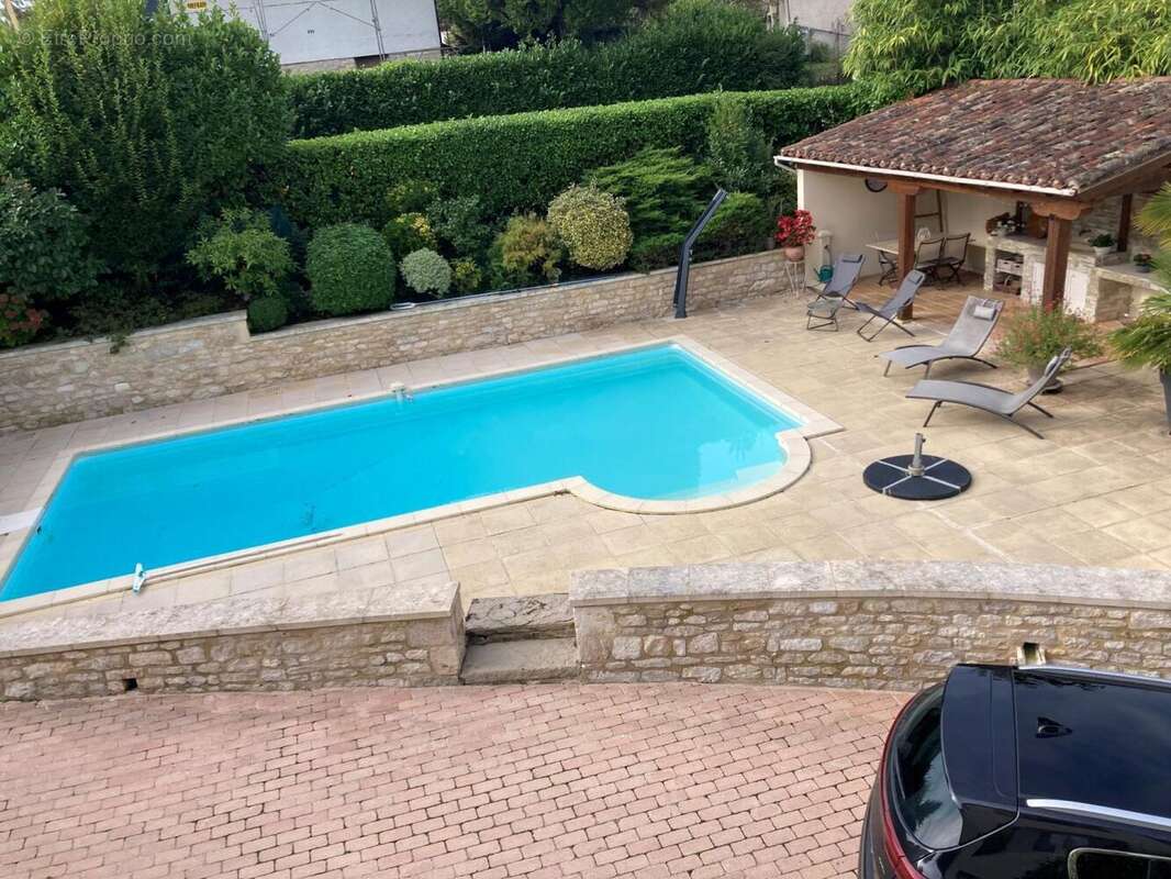 vue piscine - Maison à CAHORS