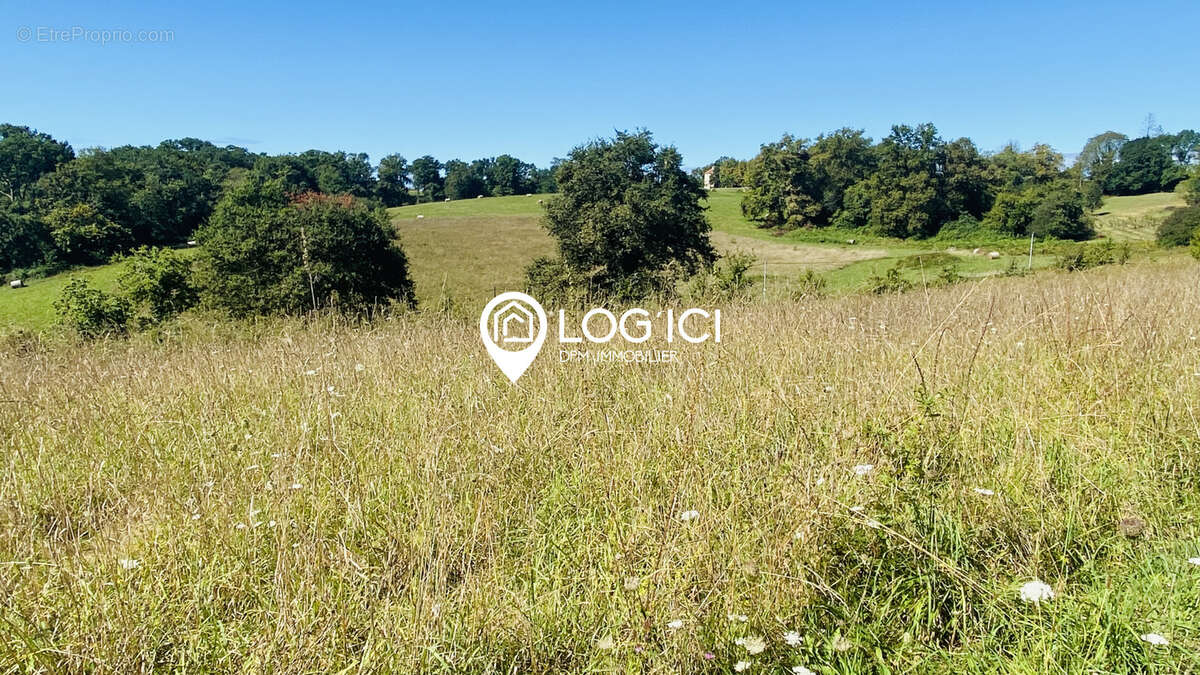 Terrain constructible 1 818 m2 non viabilisé - photo 4