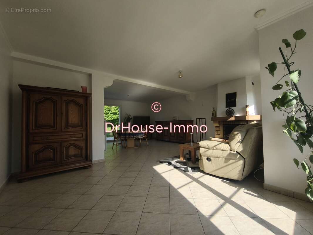 Maison à SAINT-JEAN-DE-LA-MOTTE