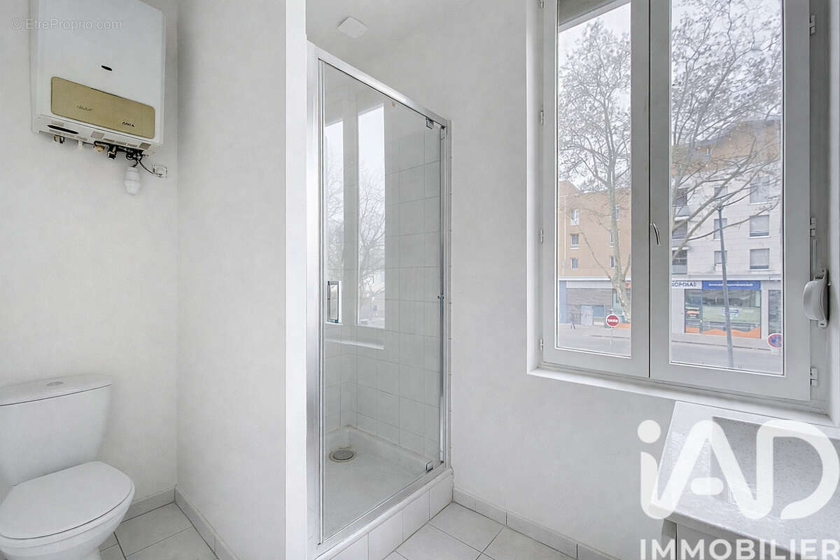 Photo 8 - Appartement à DECINES-CHARPIEU