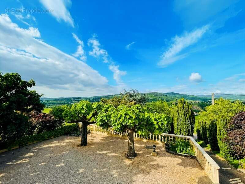 Maison à LA ROCHE-VINEUSE