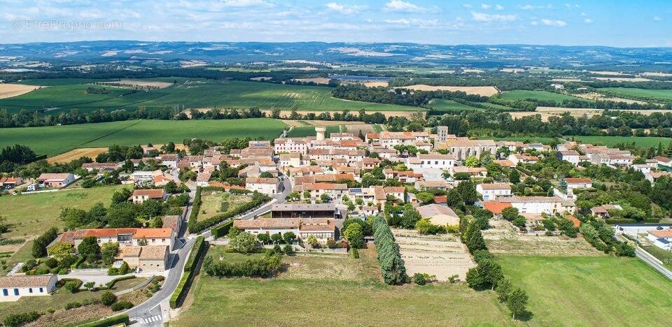 Terrain à SAINT-MARTIN-LALANDE