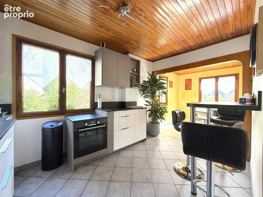 Maison - sous sol complet - grand terrain - photo 2