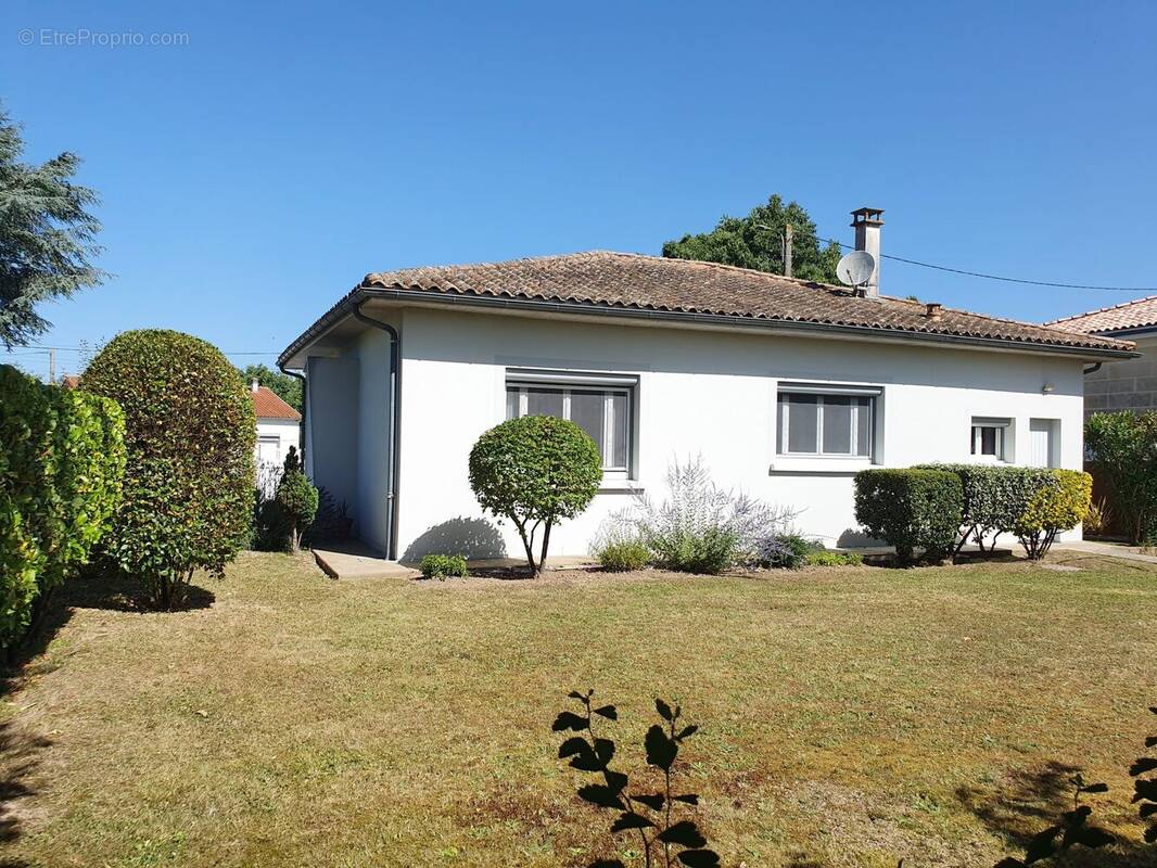 Maison à COZES