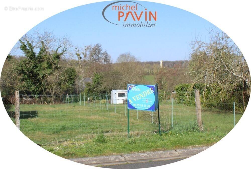 Terrain à MARSEILLES-LES-AUBIGNY