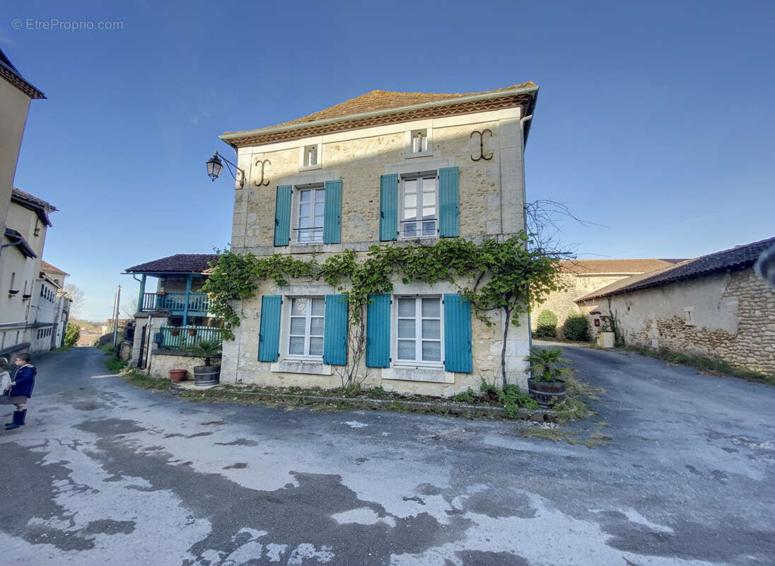 Maison à BOURROU
