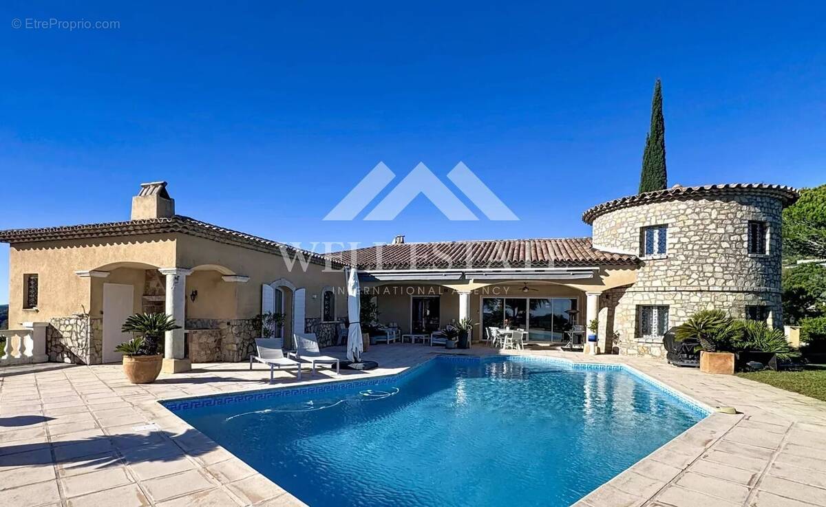 Maison à LES ADRETS-DE-L&#039;ESTEREL