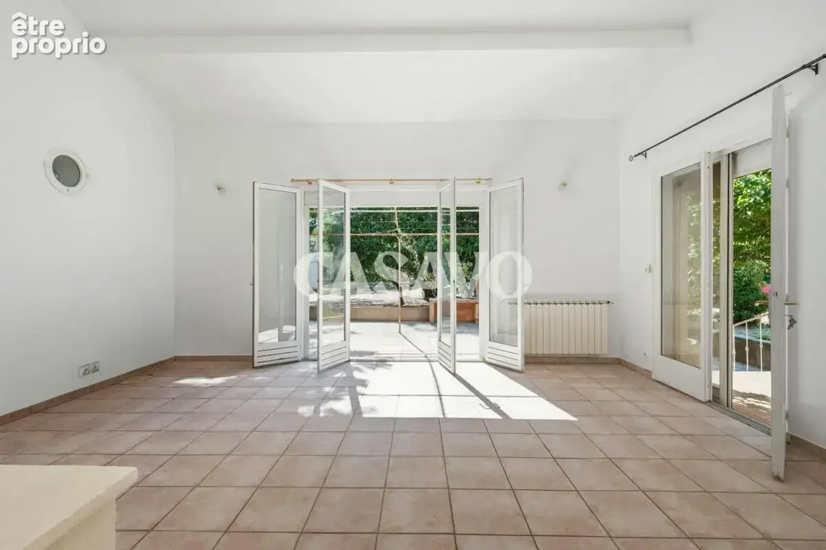 Vente Maison 8 pièces de 236m² - 13760 Saint-Cannat - photo 8