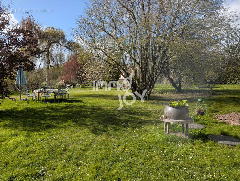 Secteur Mortagne au Perche, maison ancienne rénovée avec goût, jolie jardin, dépendance... - photo 10