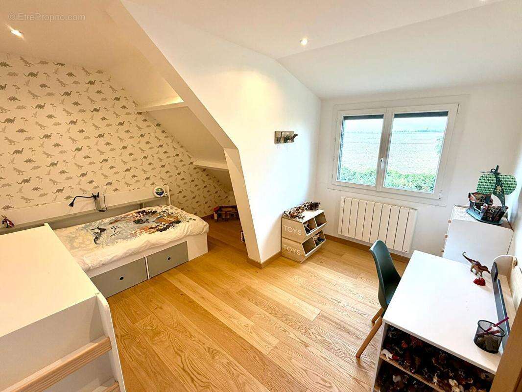 Maison à TREMBLAY-LES-VILLAGES