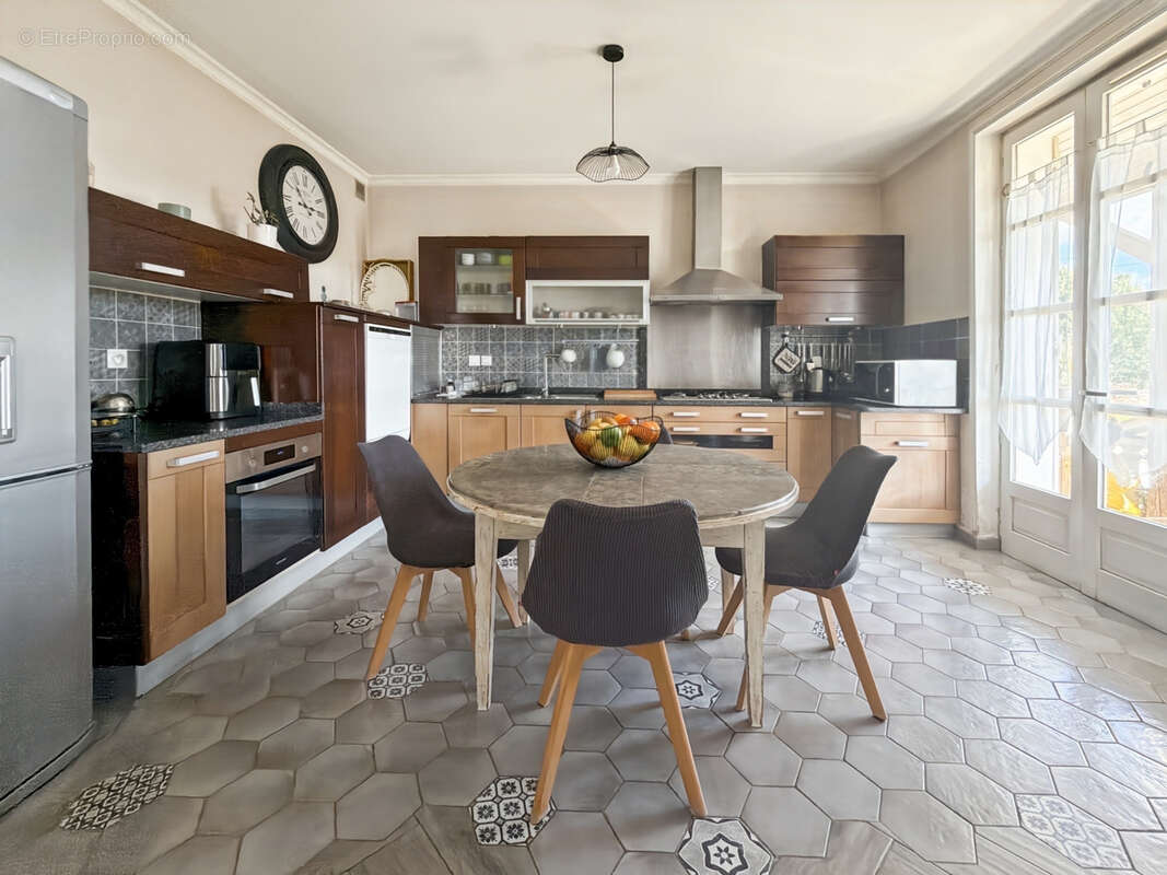 Charmante maison familiale de 100 m2 avec dépendance et grand jardin   Ambérieux-d’Azergues (69480) limite Ans - photo 3