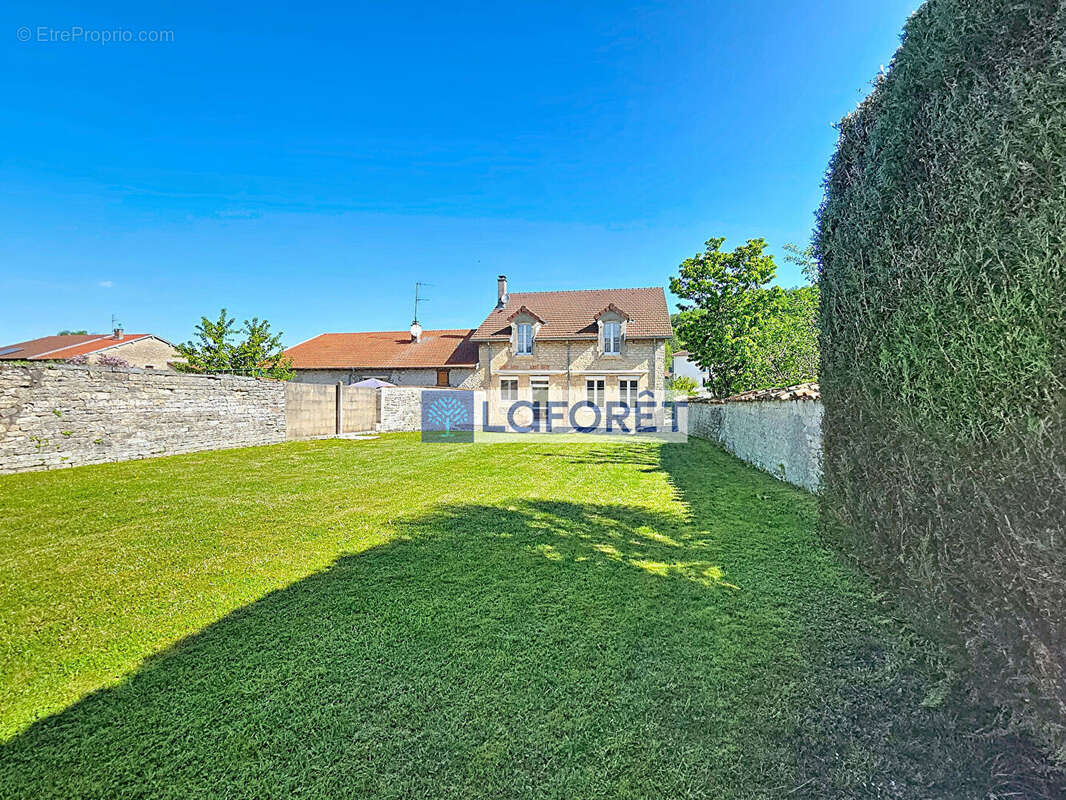Maison à FRONCLES