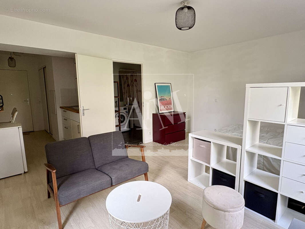 Studio en parfait état avec terrasse - photo 8