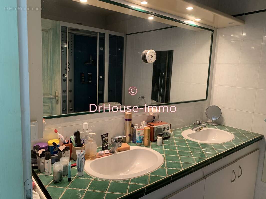 Appartement à BAGNOLS-SUR-CEZE